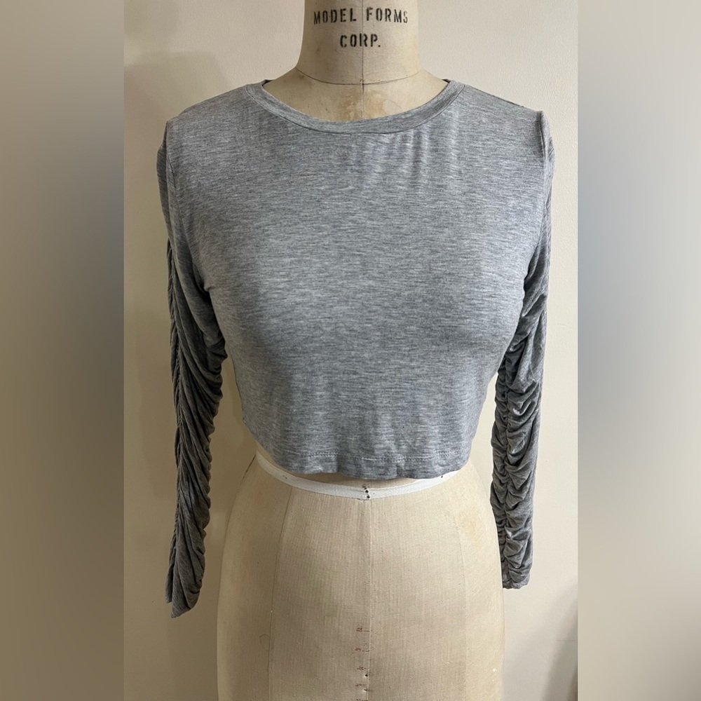La Bijou Knit Ruched Sleeve Crop Top Size Large
